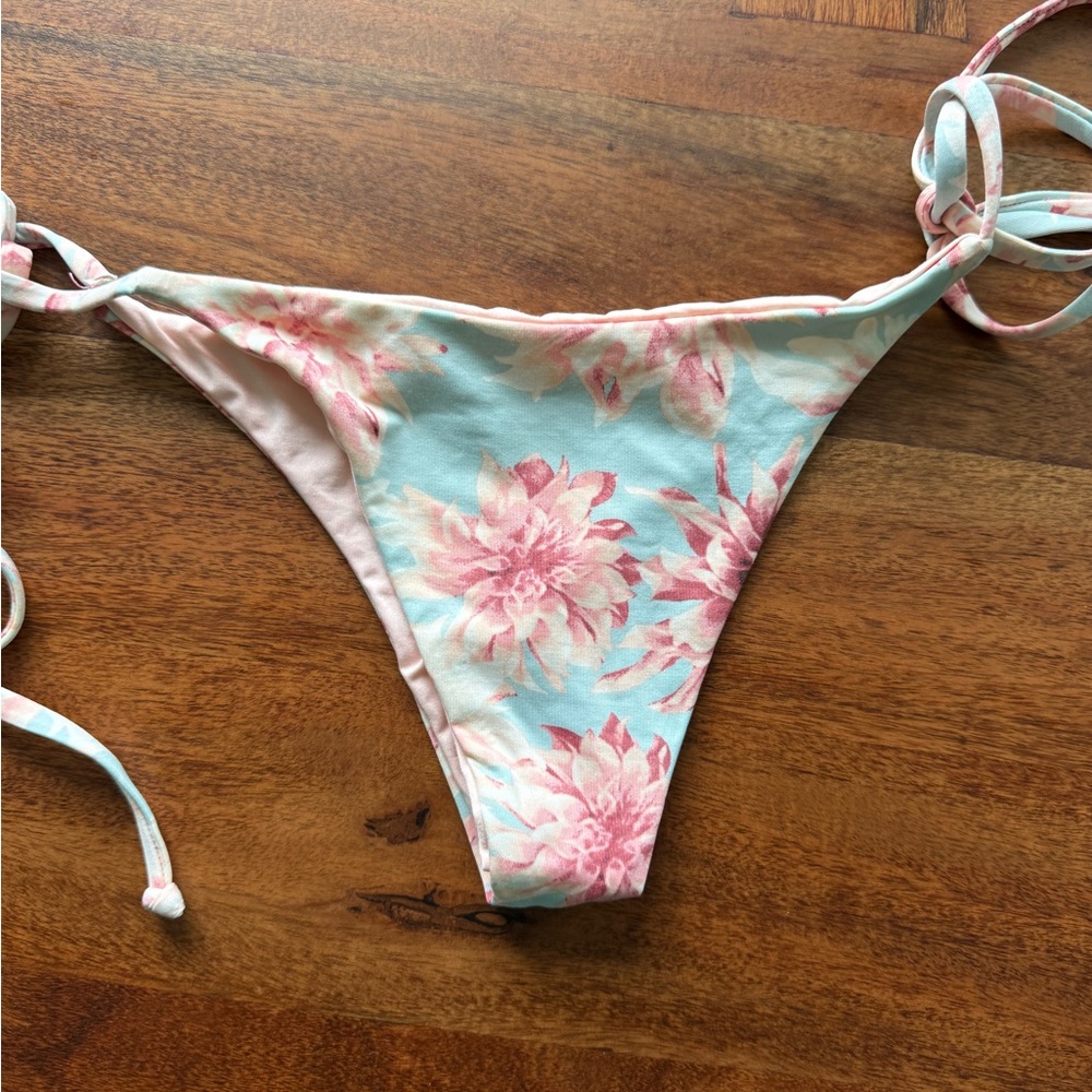 FRANKIES BIKINIS: WILDFLOWER CROCHET BIKINI SET size SMALL - Picture 8 of 11